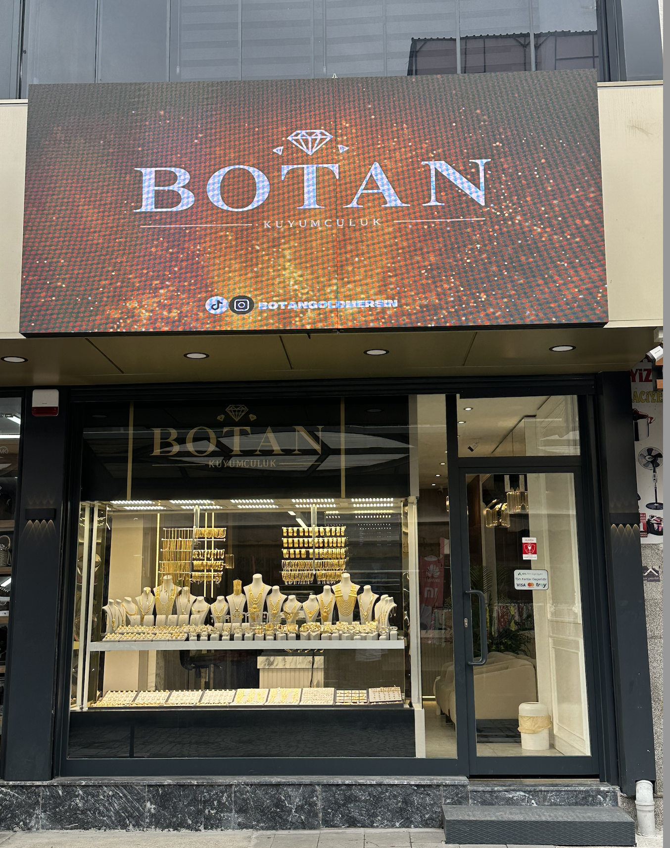 Botan Gold aile fotoğrafı