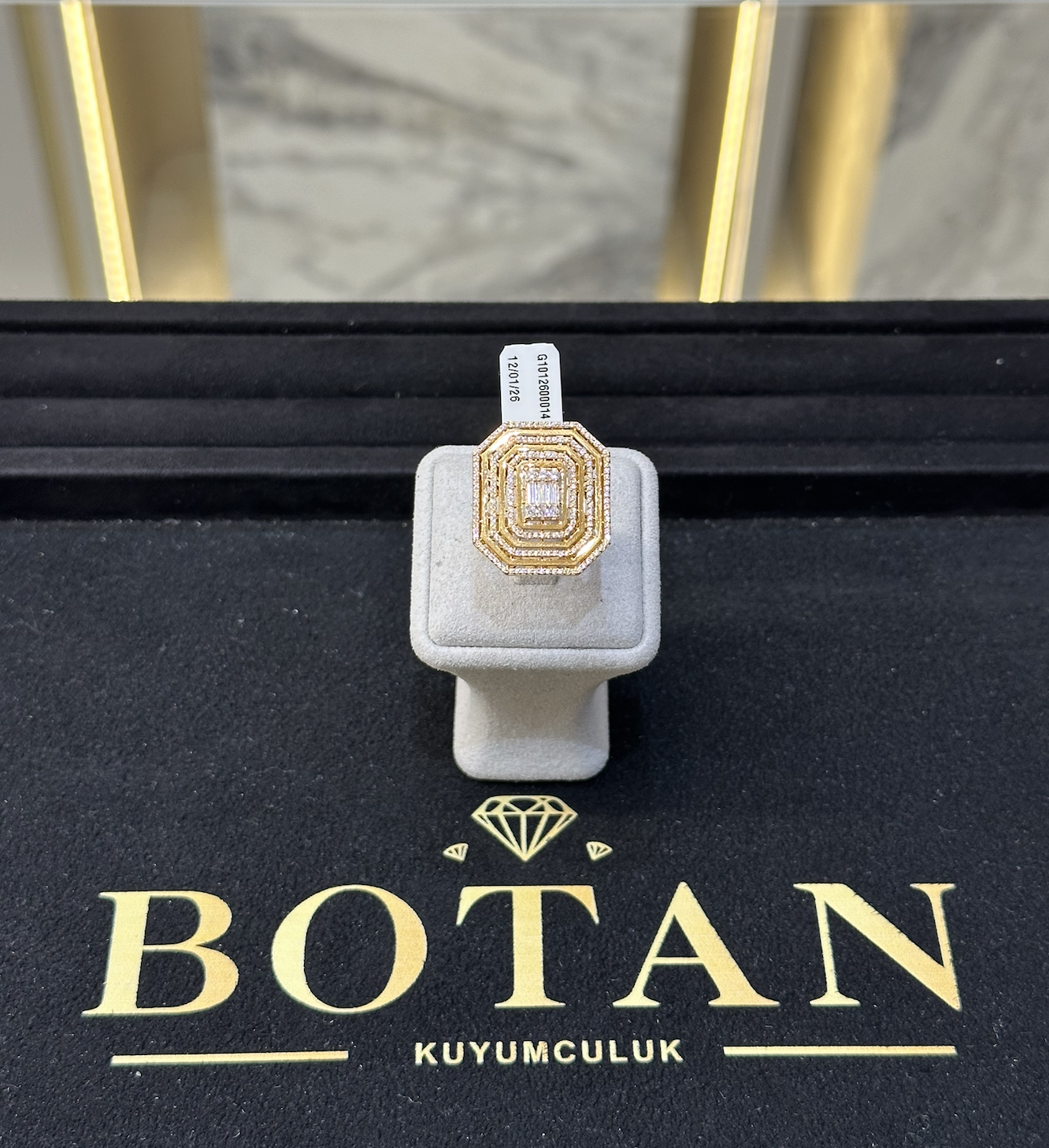 Katmanlı Baget Taşlı Gösterişli Yüzük